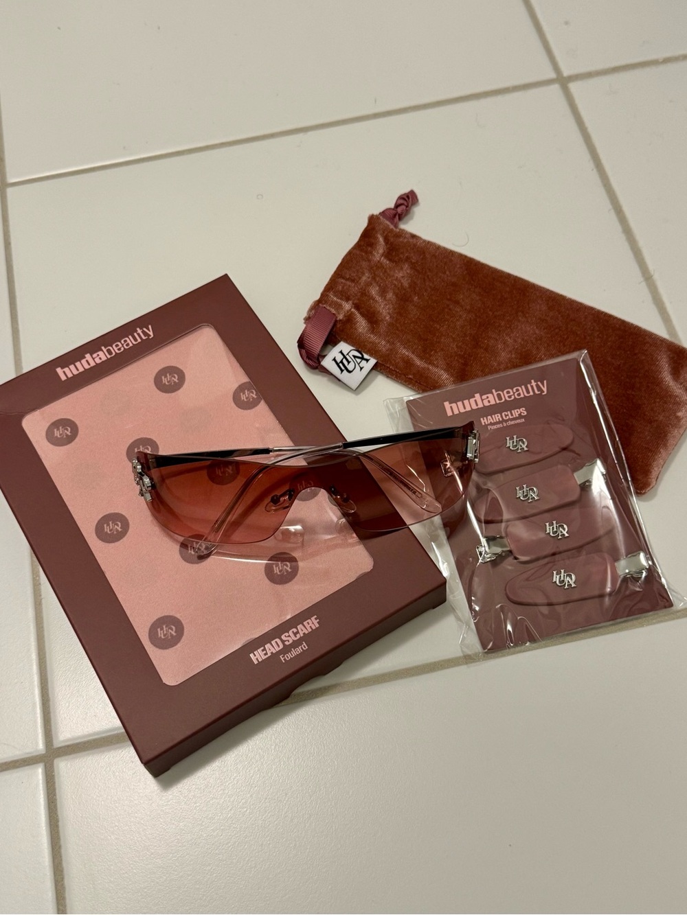 HUDA BEAUTY Exclusive Set! Scarf,Sunglasses+Velvet Pouch & Hair Clips!